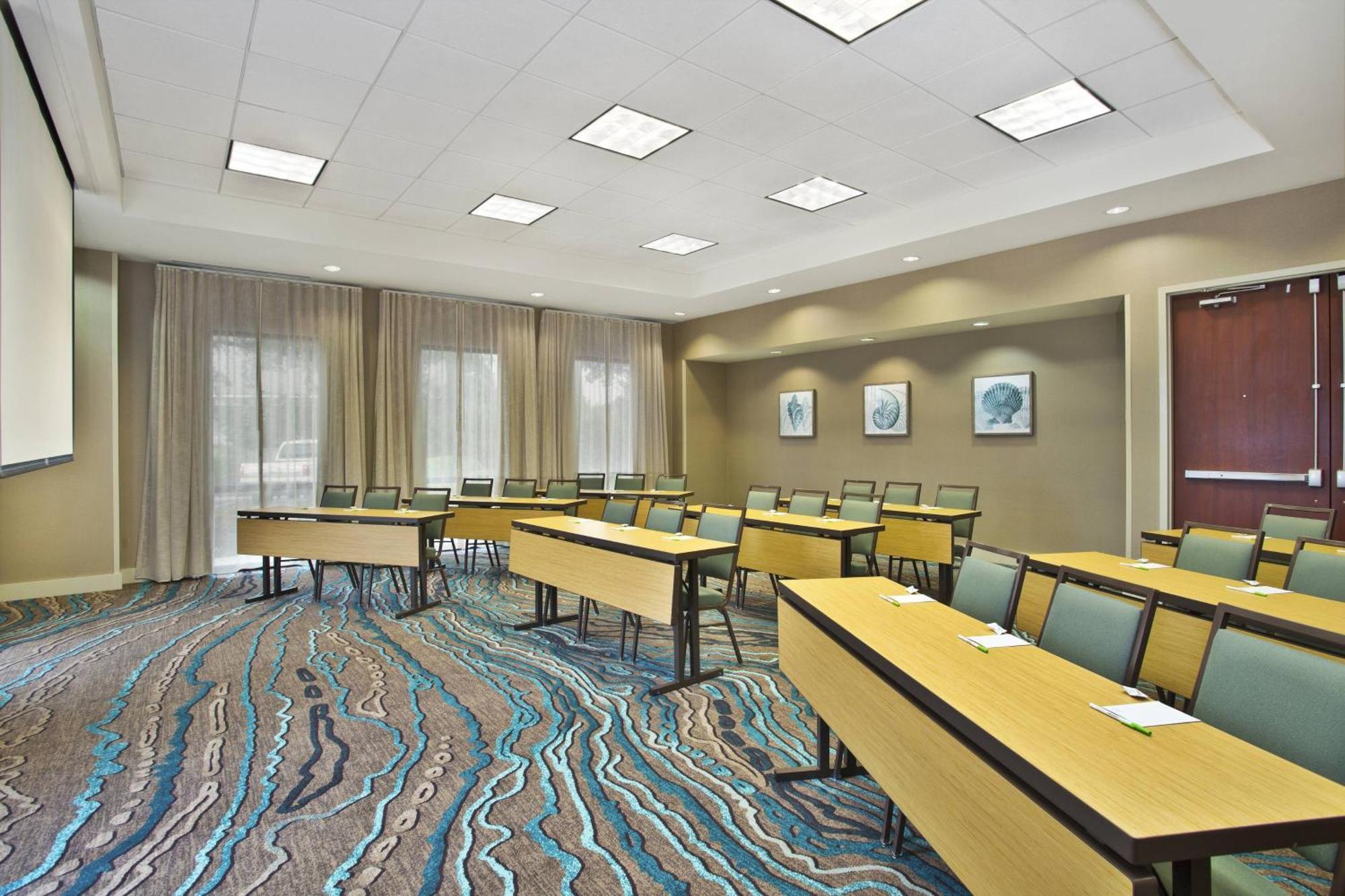 Courtyard By Marriott Gulfport Beachfront Exterior photo