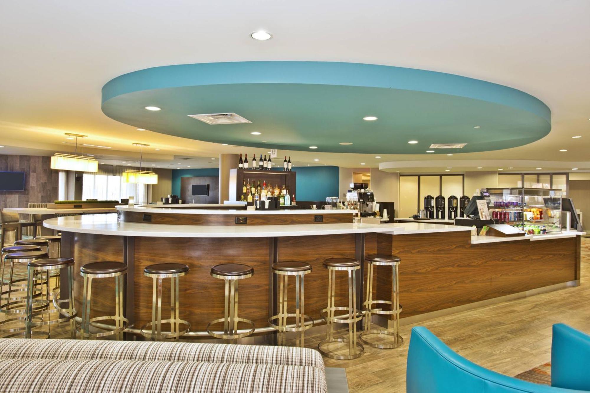 Courtyard By Marriott Gulfport Beachfront Exterior photo