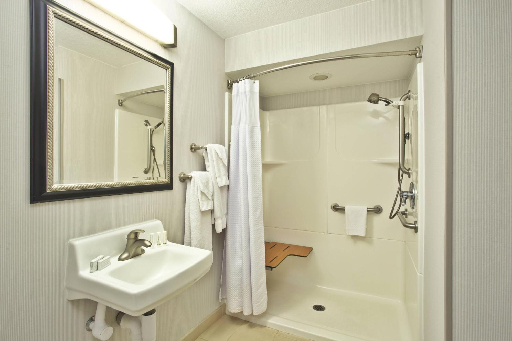Courtyard By Marriott Gulfport Beachfront Exterior photo