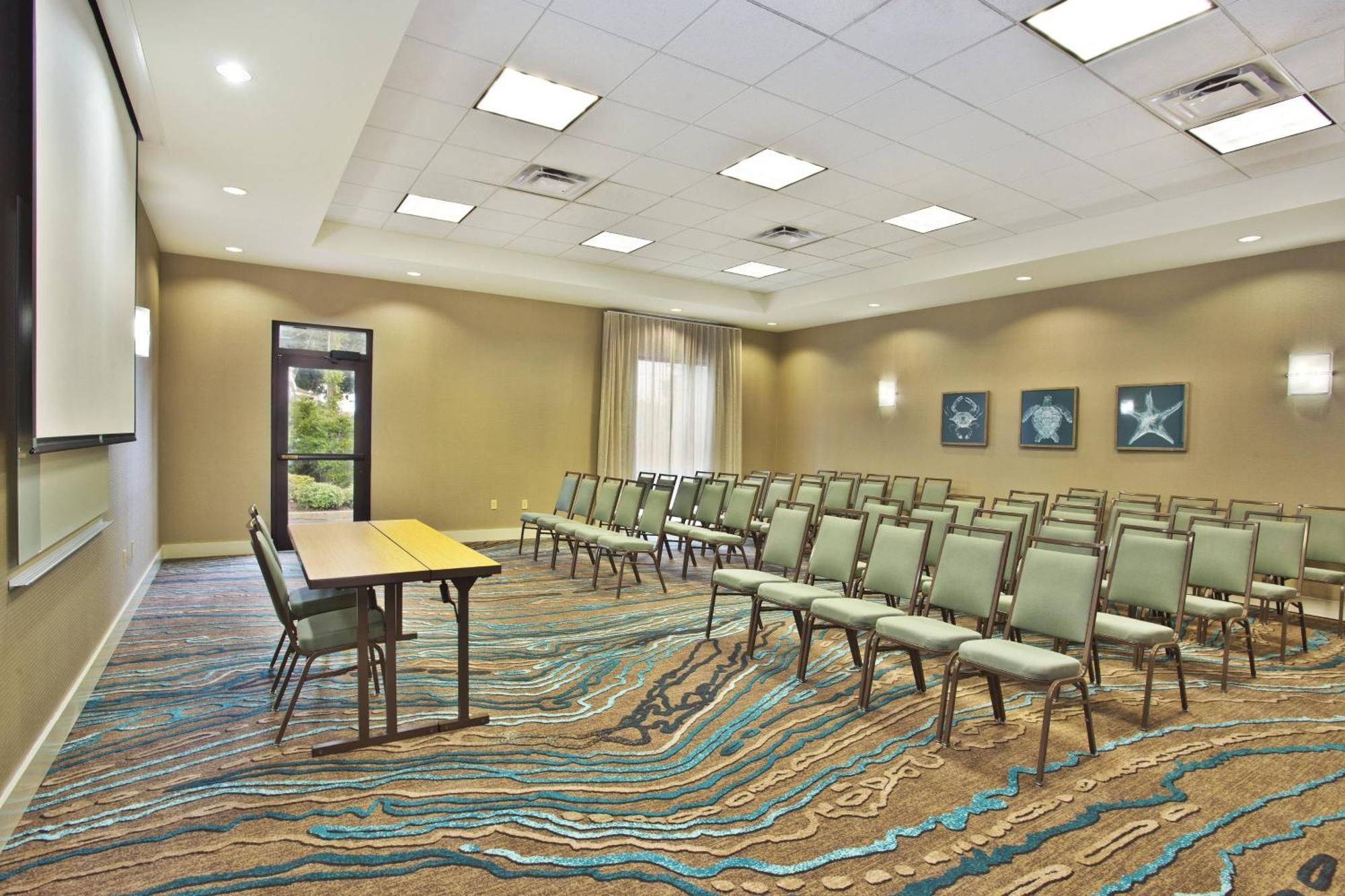 Courtyard By Marriott Gulfport Beachfront Exterior photo