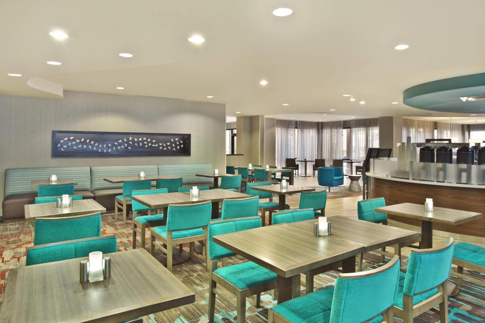 Courtyard By Marriott Gulfport Beachfront Exterior photo