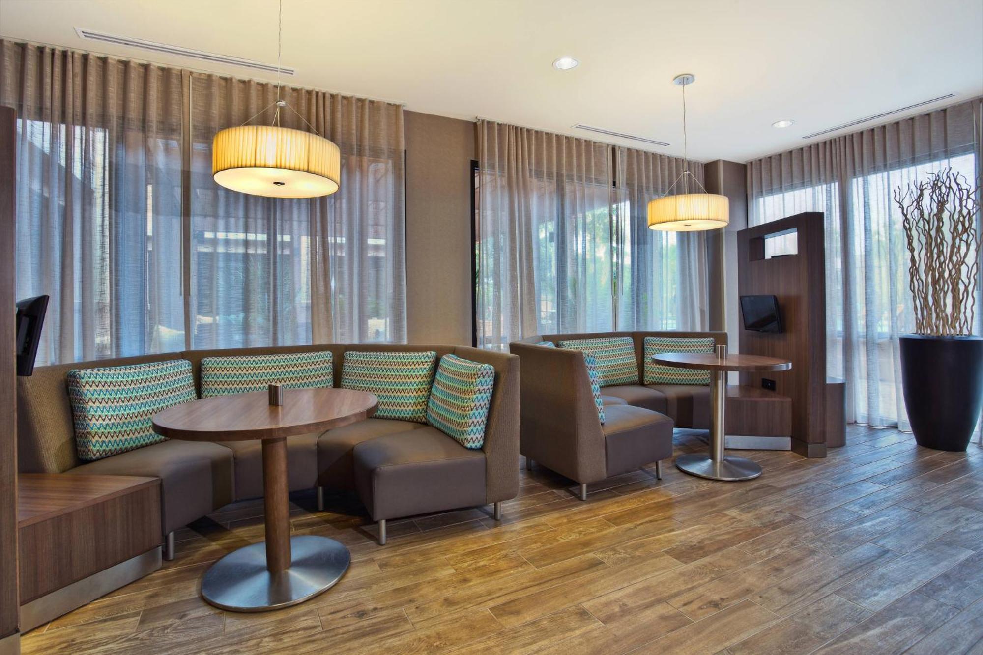 Courtyard By Marriott Gulfport Beachfront Exterior photo