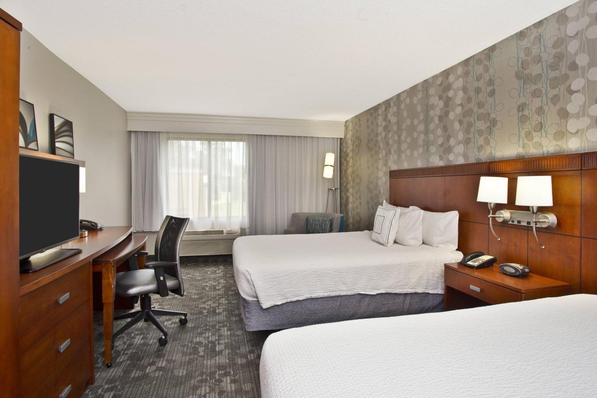 Courtyard By Marriott Gulfport Beachfront Exterior photo